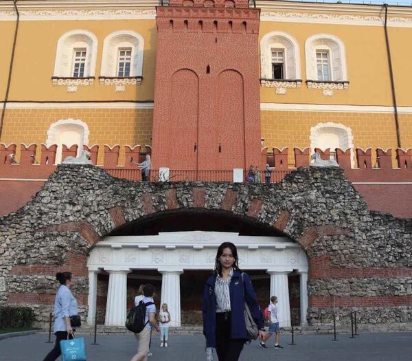 普希金俄語學院的張同學在紅場 - 俄羅斯衛星通訊社