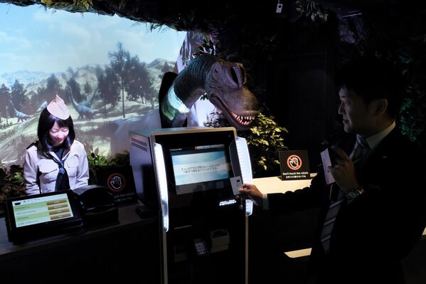 东京新开的Henna hoteru酒店提供恐龙机器人服务 - 俄罗斯卫星通讯社