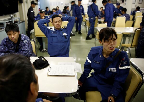 损控队员Ayako Yoneda参加军舰上举行的记者会。 - 俄罗斯卫星通讯社