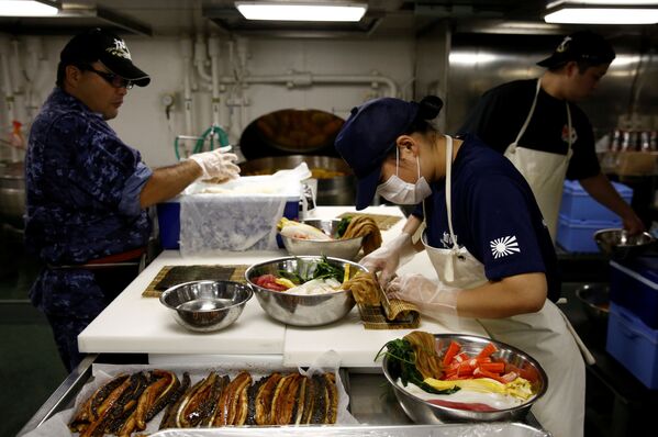 日本女兵：在航母服役的日常 - 俄羅斯衛星通訊社