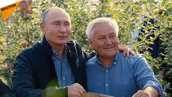 普京和梅德韦杰夫在斯塔夫罗波尔的“黎明”公司享用了乡村午餐 - 俄罗斯卫星通讯社