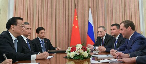 梅德韦杰夫在与中国总理李克强会晤 - 俄罗斯卫星通讯社