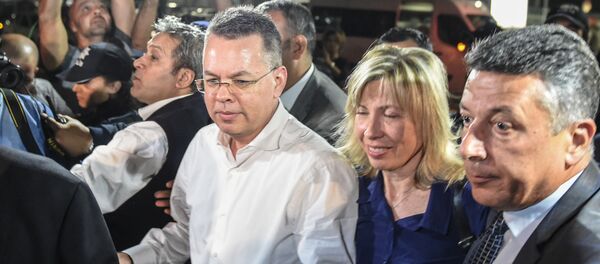 特朗普將會見土耳其法院釋放的美籍牧師布倫森 - 俄羅斯衛星通訊社