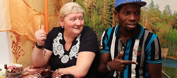 尼日利亞王子加布里埃爾∙阿賈伊與納塔利婭∙韋傑尼娜 - 俄羅斯衛星通訊社