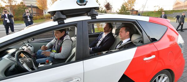 梅德韋傑夫乘坐了無人汽車 - 俄羅斯衛星通訊社