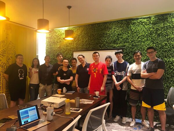 龚晓思为Wafa Games公司的创始人兼CEO,负责手机游戏开发事务。13岁成为中国最年轻的国际象棋冠军,17岁被哥伦比亚大学以全额奖学金录取,26岁到北京创业,成立了自己的第一家公司。 龚晓思为Wafa Games公司的创始人兼CEO,负责手机游戏开发事务。13岁成为中国最年轻的国际象棋冠军,17岁被哥伦比亚大学以全额奖学金录取,26岁到北京创业,成立了自己的第一家公司。 - 俄罗斯卫星通讯社
