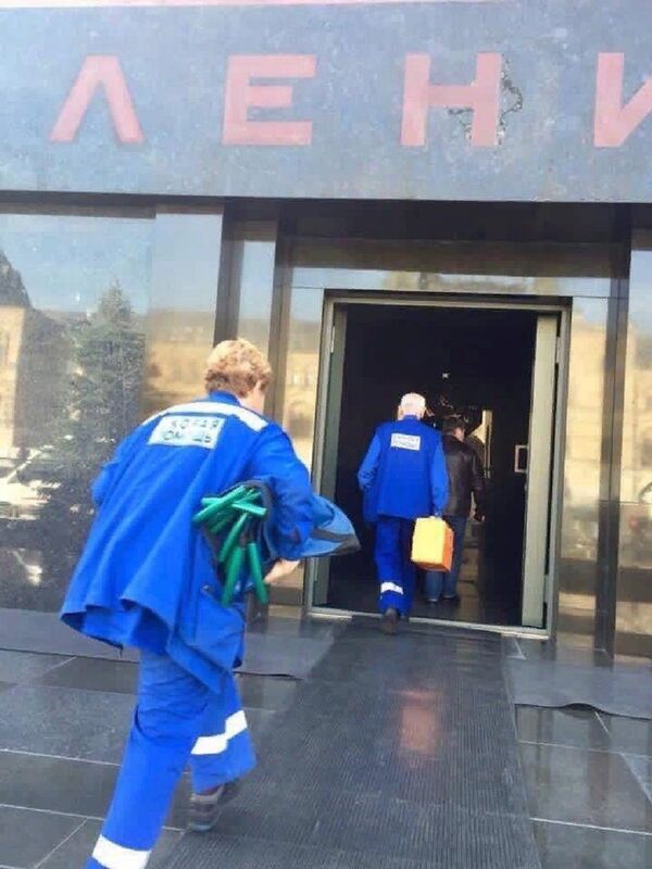 匆忙趕往列寧墓的醫護人員照片嗨翻網絡用戶 匆忙趕往列寧墓的醫護人員照片嗨翻網絡用戶 - 俄羅斯衛星通訊社