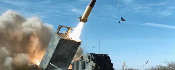 觀察家們認為，特朗普的決定將促使俄羅斯與中國加緊實施各自的導彈計劃。他們也不懷疑，美國總統決定的背後，其中就有危害中國安全的企圖。顯然，在美中貿易戰引起的不確定性的背景下，圍繞《中導條約》的形勢將進一步加劇中美關係的緊張。 - 俄羅斯衛星通訊社