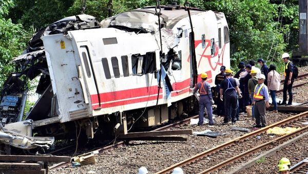 台灣鐵路列車發生嚴重出軌事故 初判原因是車速過快 - 俄羅斯衛星通訊社