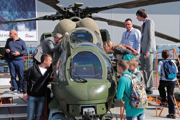 第四届“军队-2018”国际军事技术论坛上展示的米-35M武装运输直升机，莫斯科州库宾卡市 - 俄罗斯卫星通讯社