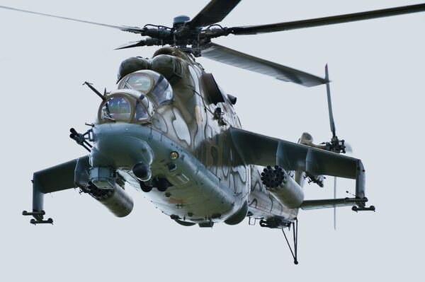 參加在切巴爾庫爾訓練場上空舉行的“和平使命-2018”上合組織成員國武裝力量聯合反恐軍事演習的米-24直升機 - 俄羅斯衛星通訊社