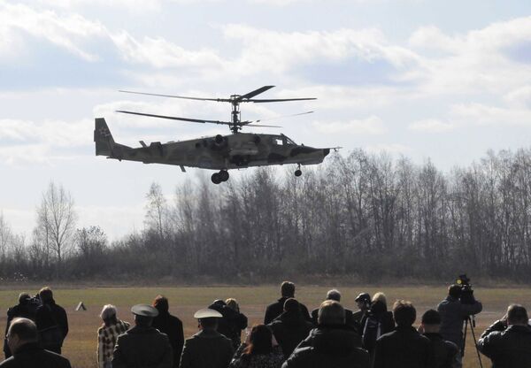 卡-50“黑鲨”武装直升机在阿尔谢尼耶夫市“进步”飞机制造厂飞行场地上进行示范飞行 - 俄罗斯卫星通讯社