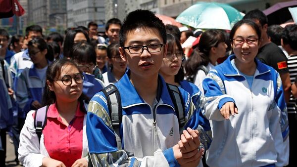 青少年近视问题加剧，专家呼吁：政府学校家长合作应对 - 俄罗斯卫星通讯社