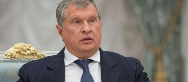 Председатель правления ОАО НК Роснефть Игорь Сечин в Кремле перед заседанием Комиссии при президенте РФ - 俄罗斯卫星通讯社