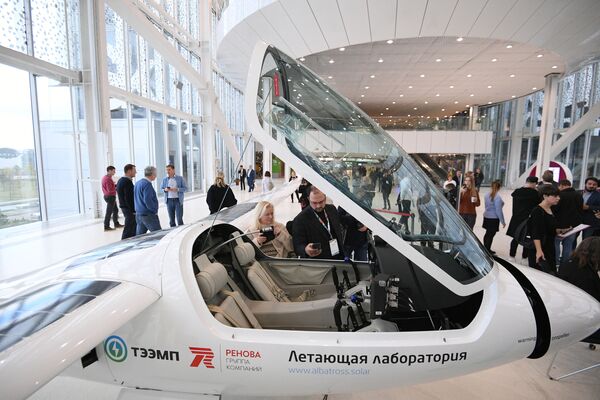 环球飞行之电动飞机样机座舱 - 俄罗斯卫星通讯社