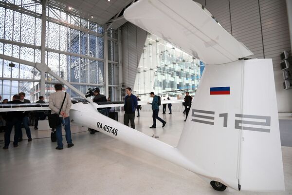 环球飞行之电动飞机样机展示 - 俄罗斯卫星通讯社