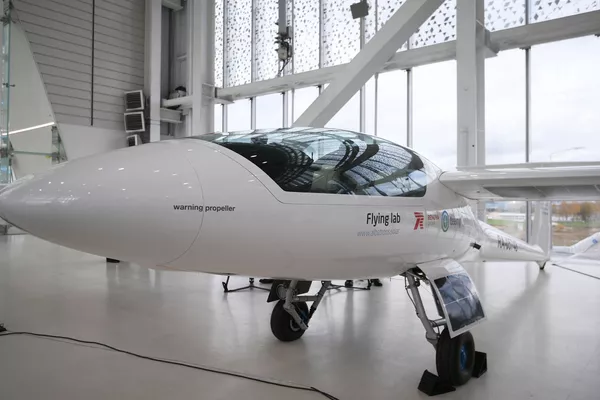環球飛行之電動飛機樣機展示 - 俄羅斯衛星通訊社