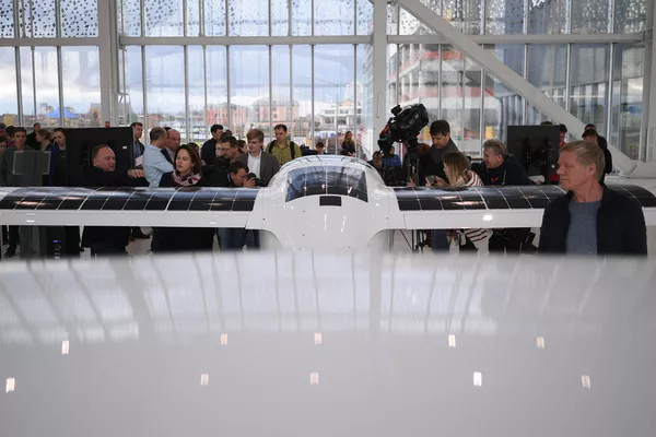 環球飛行之電動飛機樣機展示 - 俄羅斯衛星通訊社