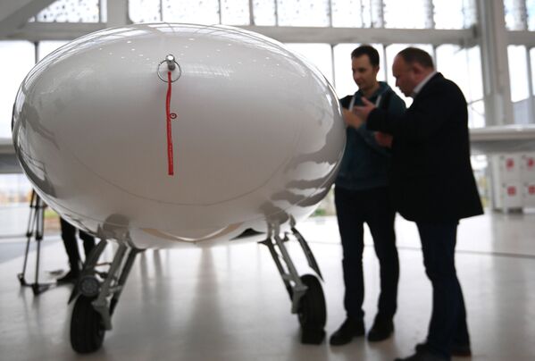 環球飛行之電動飛機樣機展示 - 俄羅斯衛星通訊社