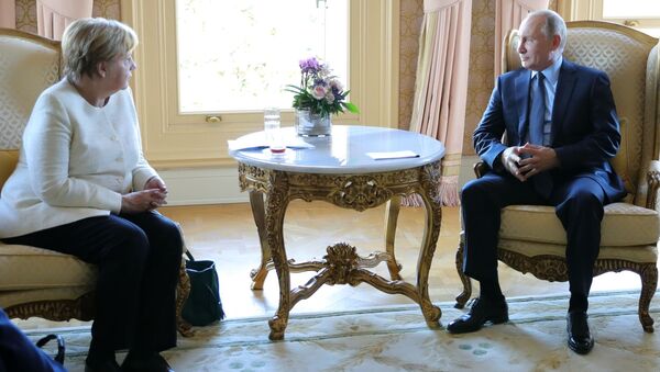 Президент РФ Владимир Путин и канцлер Германии Ангела Меркель во время встречи - 俄罗斯卫星通讯社