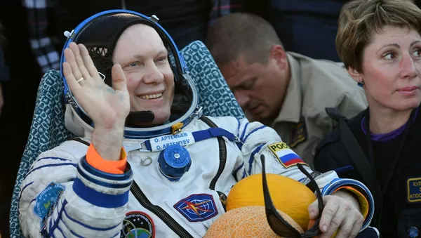 Космонавт Роскосмоса Олег Артемьев после приземления спускаемого аппарата корабля «Союз МС-08» - 俄羅斯衛星通訊社