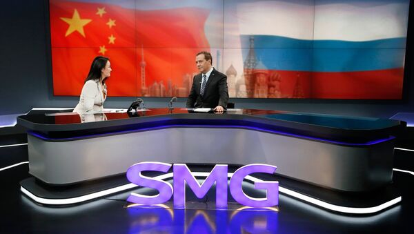 梅德韦杰夫5日在上海东方传媒集团的演播室出席了在线 - 俄罗斯卫星通讯社