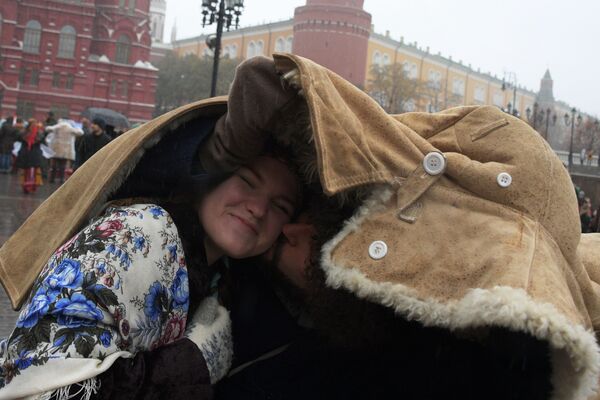 莫斯科馬涅什廣場上慶祝俄羅斯人民團結日的人群 - 俄羅斯衛星通訊社
