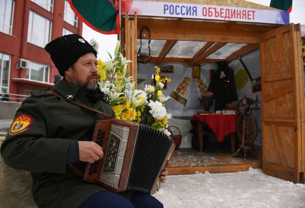 新西伯利亚列宁广场上为庆祝俄罗斯人民团结日而举行的民族文化节 - 俄罗斯卫星通讯社