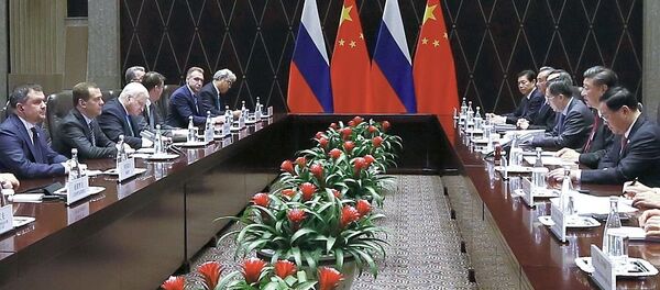 中国国家主席习近平11月5日在上海会见俄罗斯总理梅德韦杰夫 - 俄罗斯卫星通讯社