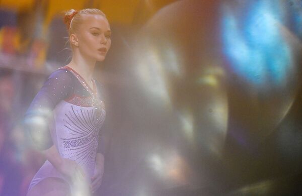 多哈體操世錦賽落幕 女運動員展現高超競技水平 - 俄羅斯衛星通訊社