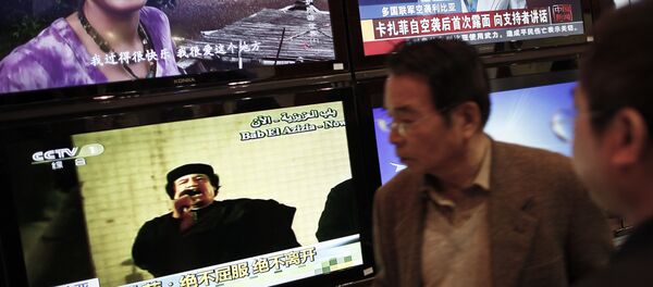 Жители Китая смотрят телепередачи, транслирующие новости - 俄羅斯衛星通訊社