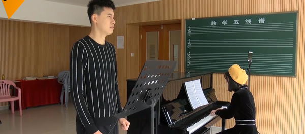 中国小伙打破男性最高音吉尼斯记录 中国小伙打破男性最高音吉尼斯记录 - 俄罗斯卫星通讯社