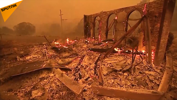 加州天堂鎮毀於林火 - 俄羅斯衛星通訊社