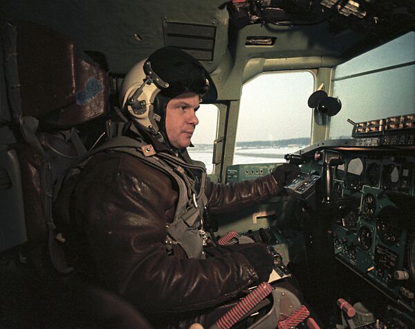 1968年12月31日,埃杜阿尔·耶良试飞员机组成功试飞首款图-144样机 1968年12月31日,埃杜阿尔·耶良试飞员机组成功试飞首款图-144样机 - 俄罗斯卫星通讯社