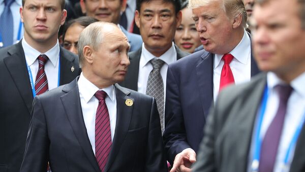 Президент РФ Владимир Путин и президент США Дональд Трамп - 俄罗斯卫星通讯社