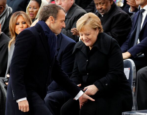 法國總統埃馬紐埃爾·馬克龍和德國總理安格拉·默克爾出席在巴黎凱旋門舉行的一戰結束100週年紀念活動 - 俄羅斯衛星通訊社