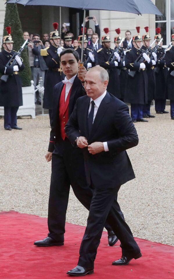 俄羅斯總統弗拉基米爾·普京抵達愛麗捨宮，出席法國總統馬克龍為各國領導人舉辦的工作早餐會 - 俄羅斯衛星通訊社