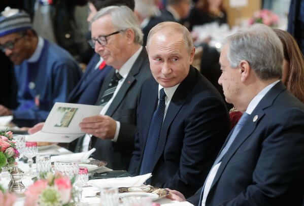 俄罗斯总统弗拉基米尔·普京出席法国总统马克龙为各国领导人举办的工作早餐会 - 俄罗斯卫星通讯社