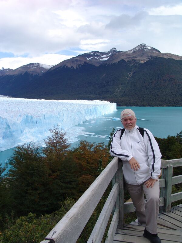 年轻时,为了将工作和旅行连在一起,他在船上找了份工作。通过这种方式,他去过非洲和美洲。80年代的时候,他组织小团到非旅游地去旅行。 年轻时,为了将工作和旅行连在一起,他在船上找了份工作。通过这种方式,他去过非洲和美洲。80年代的时候,他组织小团到非旅游地去旅行。 - 俄罗斯卫星通讯社