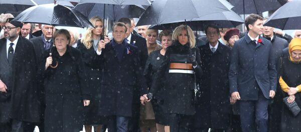 默克尔在法国参加一战停战百年纪念活动被错认成马克龙妻子 - 俄罗斯卫星通讯社