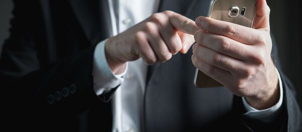 报纸：法国假商人骗走香港女子近10万美元 - 俄罗斯卫星通讯社