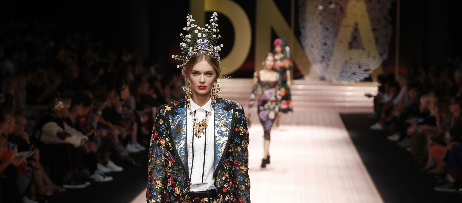 時裝品牌Dolce＆Gabbana （D＆G） - 俄羅斯衛星通訊社, 1920, 21.11.2018