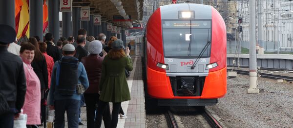 Скоростной поезд Ласточка подается к платформе Курского вокзала для посадки пассажиров первого рейса из Москвы в Нижний Новгород - 俄罗斯卫星通讯社