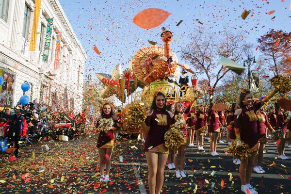 皮卡丘和鸡蛋人：纽约感恩节年度游行 - 俄罗斯卫星通讯社