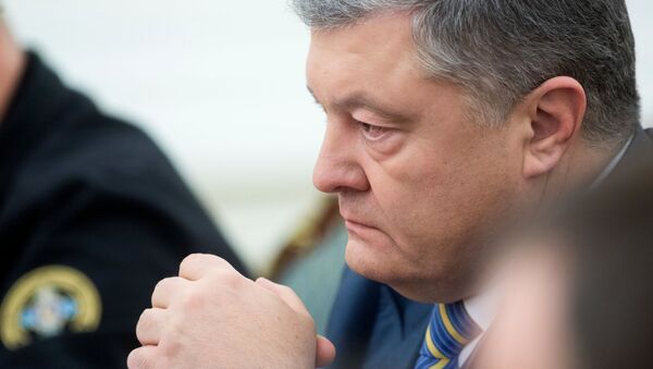 烏克蘭總統簽署命令，按照國家安全與國防委員會的決定，宣佈批准烏克蘭全國實施戰時狀態 - 俄羅斯衛星通訊社