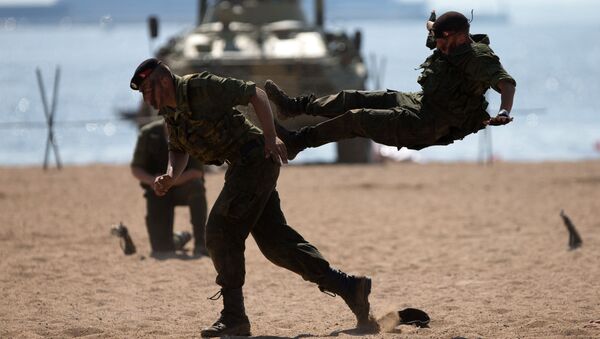 Реконструкция высадки морской пехоты Балтийского Флота в Парке 300-летия Санкт-Петербурга во время празднования Дня Военно-морского флота - 俄羅斯衛星通訊社