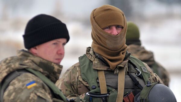 乌克兰内务部发布消息称，该国国民警卫队一名军人用卡拉什尼科夫自动步枪射杀了其他队员并逃跑，造成5人死亡，5人受伤 - 俄罗斯卫星通讯社