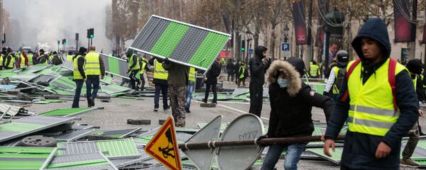 法国可能在骚乱发生后宣布进入紧急状态 - 俄罗斯卫星通讯社