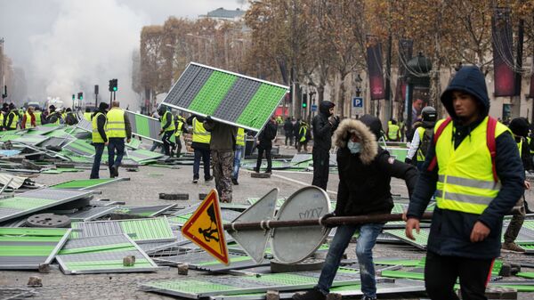 法国可能在骚乱发生后宣布进入紧急状态 - 俄罗斯卫星通讯社