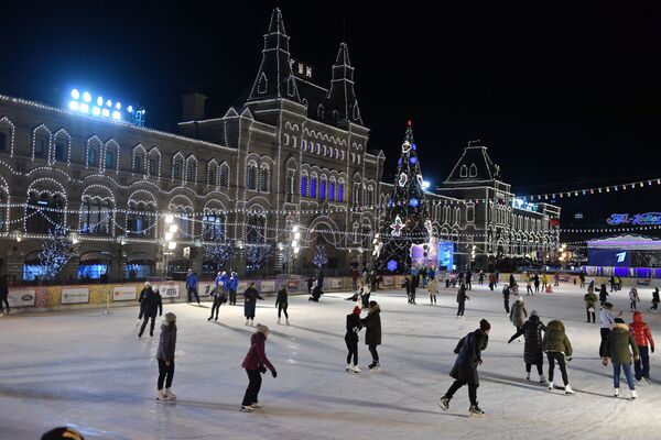 客人們在莫斯科紅場的古姆冰場揭幕式上。 - 俄羅斯衛星通訊社